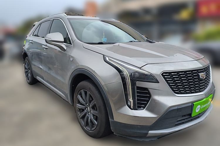 Used Cadillac XT4 2018 28T Two-Wheel-Drive Luxury Model Front Right 45 Deg