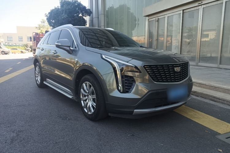 Used Cadillac XT4 2018 28T Two-Wheel Drive Leading Version Front Right 45 Deg
