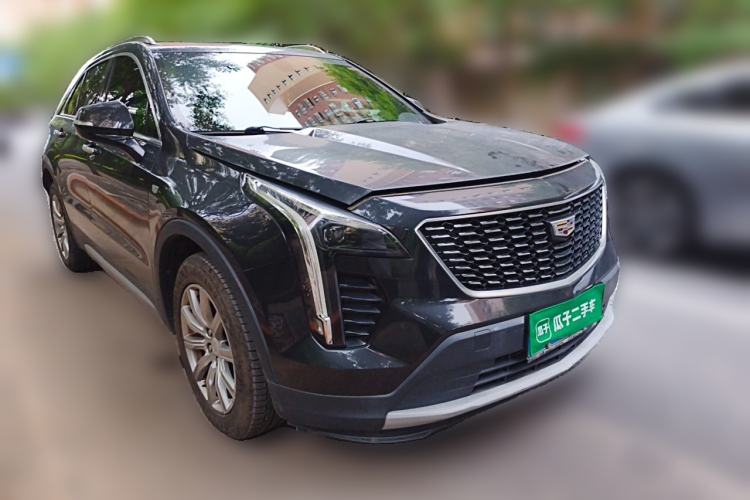 Used Cadillac XT4 2018 28T Two-Wheel-Drive Luxury Model Front Right 45 Deg