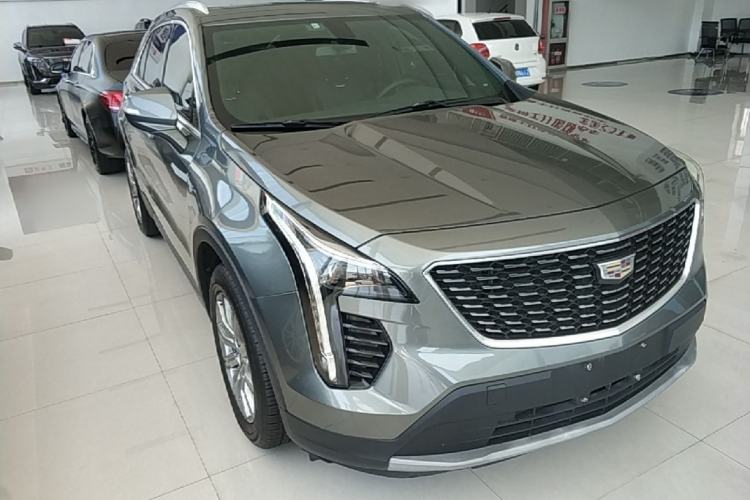 Used Cadillac XT4 2018 28T Two-Wheel Drive Leading Version Front Right 45 Deg