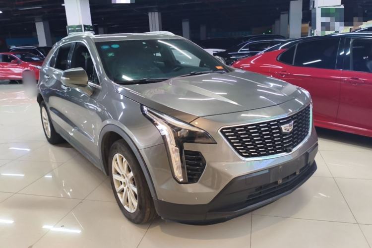 Used Cadillac XT4 2018 28T Two-Wheel Drive Tech Version Front Right 45 Deg