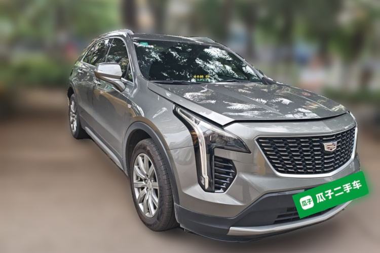 Used Cadillac XT4 2018 28T Two-Wheel-Drive Luxury Model Front Right 45 Deg