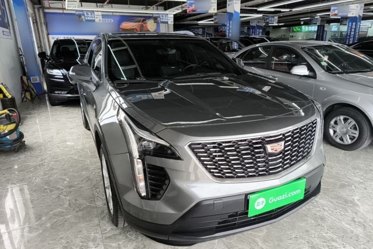 Used Cadillac XT4 2018 28T Two-Wheel Drive Tech Version Front Right 45 Deg