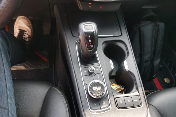 Used Cadillac XT4 2018 28T Two-Wheel Drive Tech Version Gear Lever