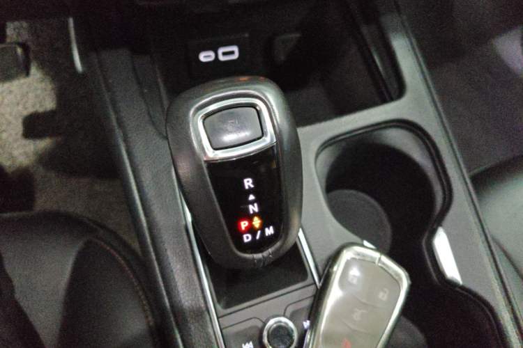 Used Cadillac XT4 2018 28T Two-Wheel Drive Luxury Sport Model Gear Lever