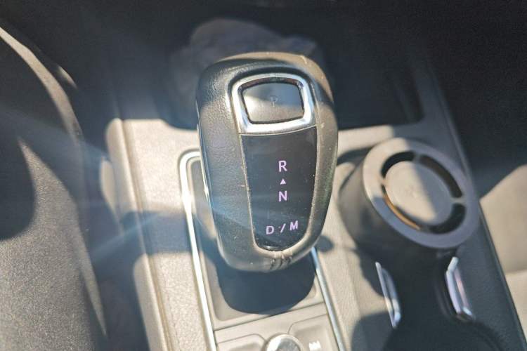 Used Cadillac XT4 2018 28T Two-Wheel Drive Tech Version Gear Lever
