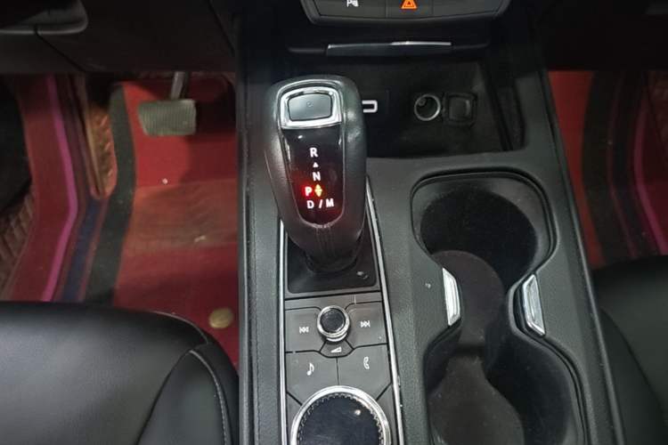 Used Cadillac XT4 2018 28T Two-Wheel Drive Tech Version Gear Lever