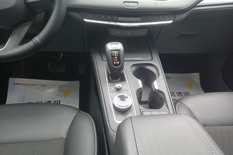 Used Cadillac XT4 2018 28T Two-Wheel Drive Tech Version Gear Lever