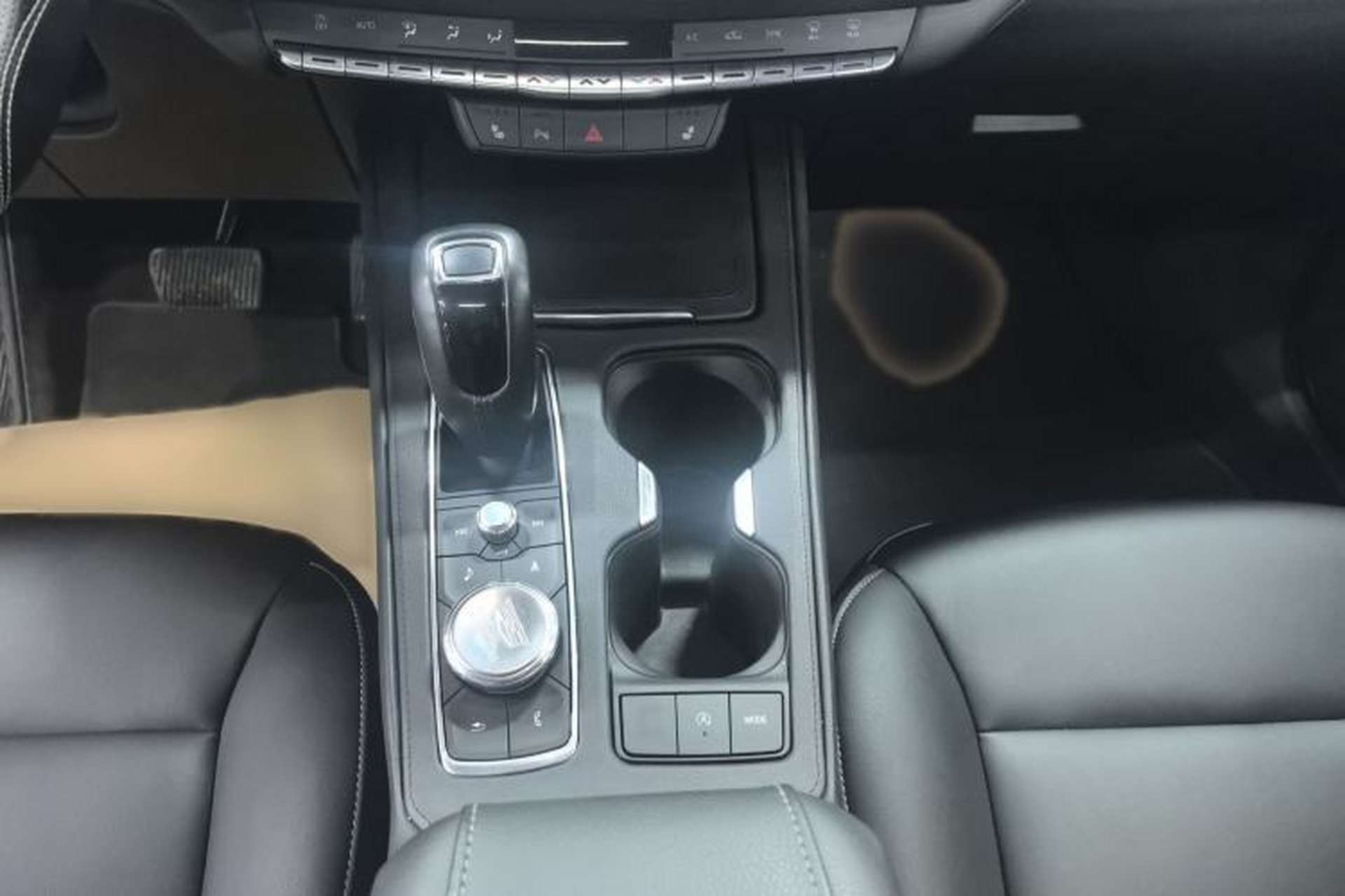 Used Cadillac XT4 2018 28T Two-Wheel Drive Leading Version Gear Lever