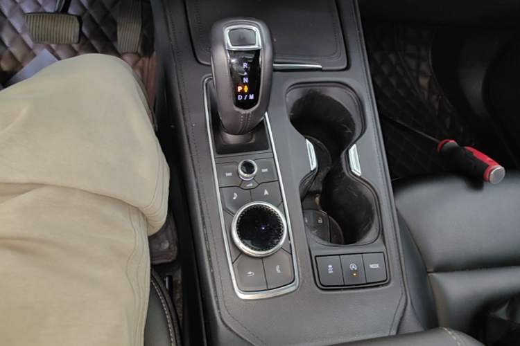 Used Cadillac XT4 2018 28T Two-Wheel Drive Leading Version Gear Lever