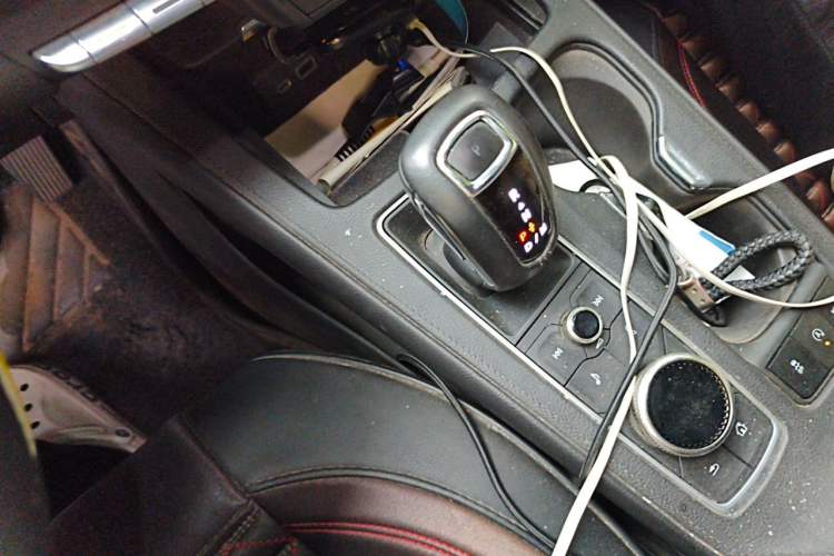 Used Cadillac XT4 2018 28T Two-Wheel-Drive Luxury Model Gear Lever
