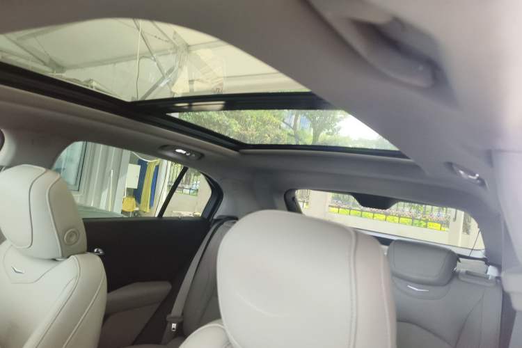 Used Cadillac XT4 2018 28T Two-Wheel-Drive Luxury Model Headliner