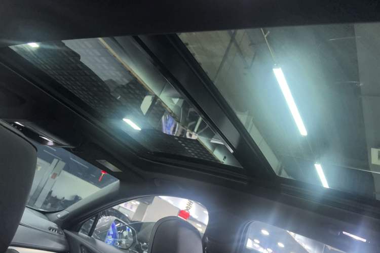 Used Cadillac XT4 2018 28T Two-Wheel Drive Leading Version Headliner