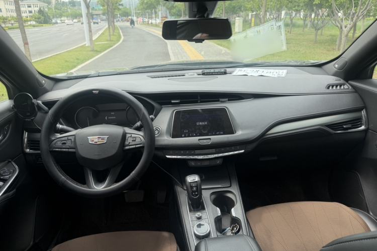 Used Cadillac XT4 2018 28T Two-Wheel Drive Leading Version Interior 1