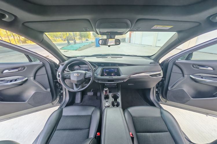 Used Cadillac XT4 2018 28T Two-Wheel Drive Tech Version Interior 1