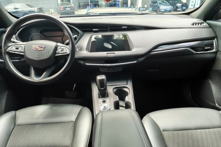 Used Cadillac XT4 2018 28T Two-Wheel Drive Tech Version Interior 2