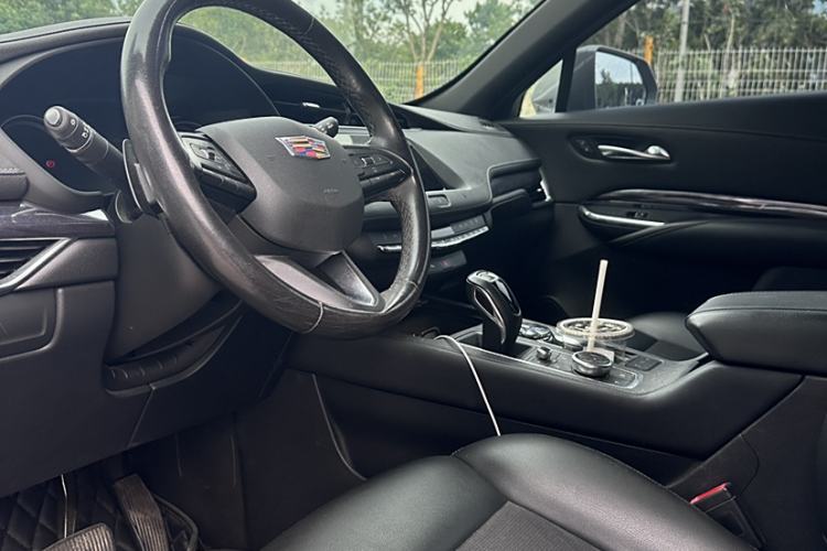 Used Cadillac XT4 2018 28T Two-Wheel Drive Tech Version Interior 2