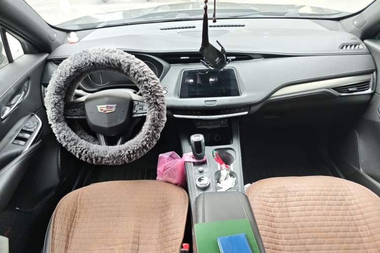 Used Cadillac XT4 2018 28T Two-Wheel Drive Leading Version Interior 2