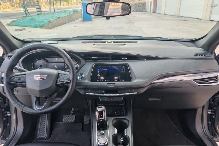 Used Cadillac XT4 2018 28T Two-Wheel Drive Tech Version Interior 2