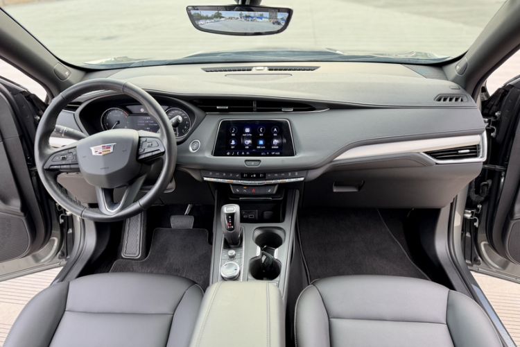 Used Cadillac XT4 2018 28T Two-Wheel Drive Leading Version Interior 2