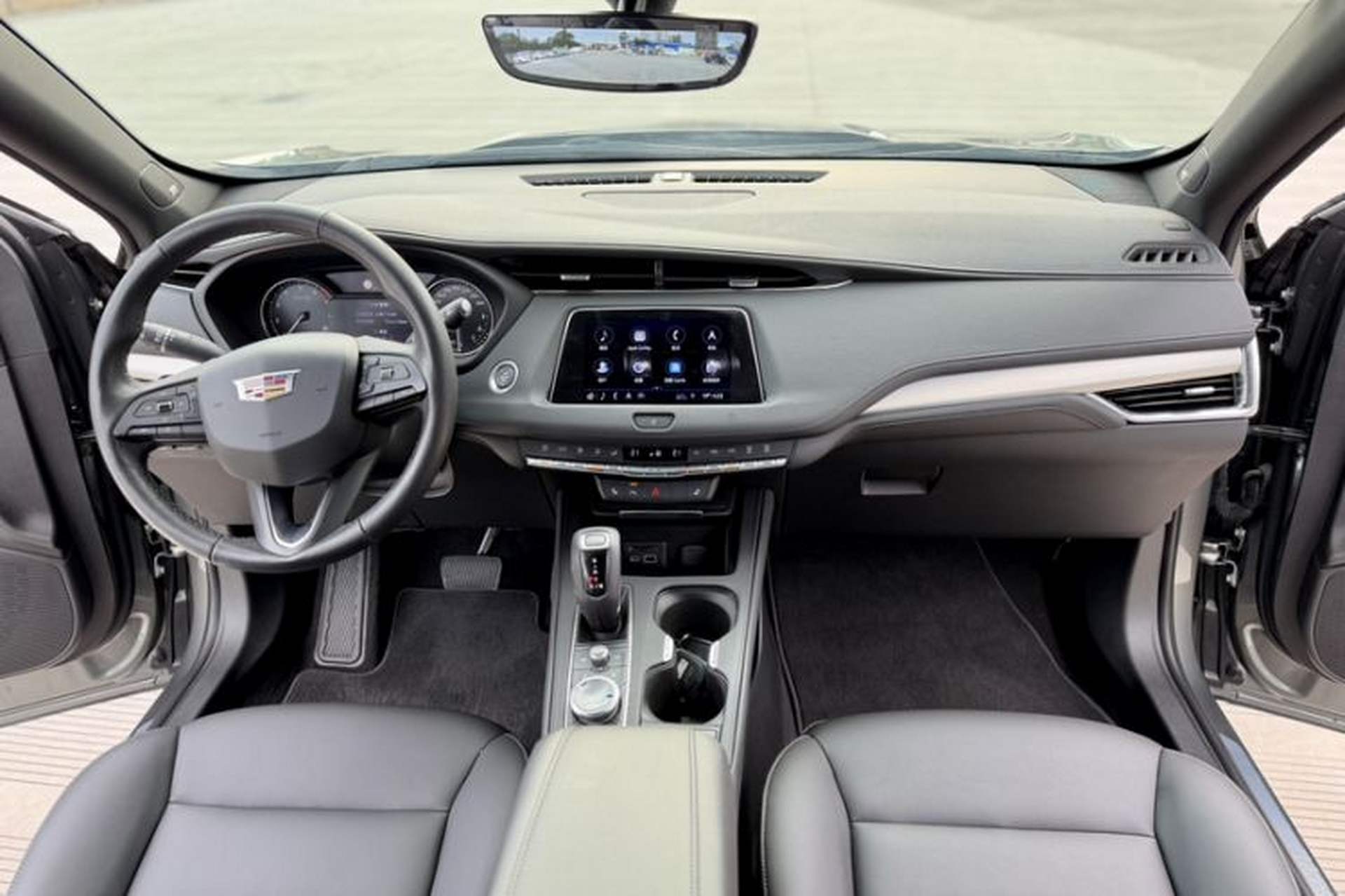 Used Cadillac XT4 2018 28T Two-Wheel Drive Leading Version Interior 2