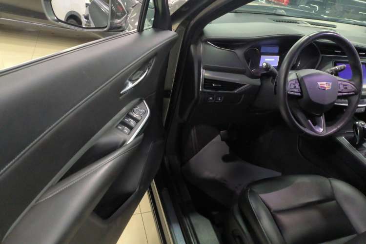 Used Cadillac XT4 2018 28T Two-Wheel Drive Leading Version Interior 2