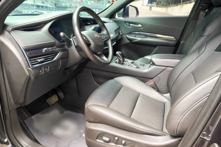 Used Cadillac XT4 2018 28T Two-Wheel Drive Tech Version Interior 3