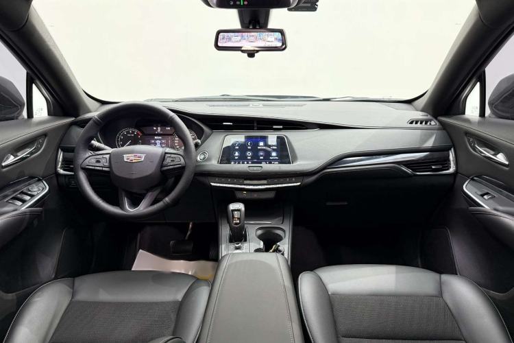 Used Cadillac XT4 2018 28T Two-Wheel Drive Tech Version Interior 3