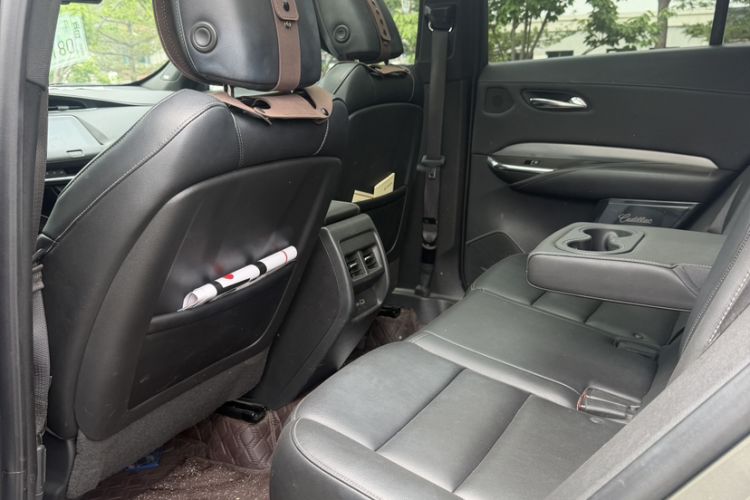 Used Cadillac XT4 2018 28T Two-Wheel Drive Leading Version Interior 3