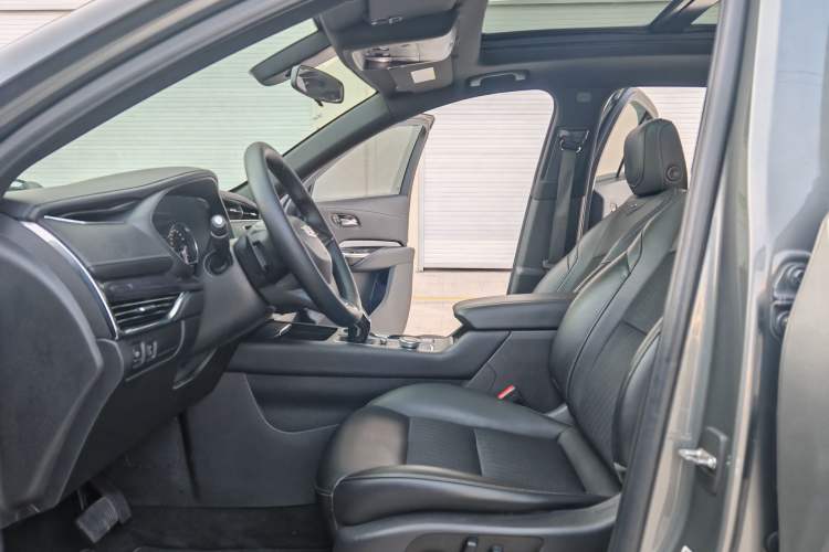 Used Cadillac XT4 2018 28T Two-Wheel Drive Tech Version Interior 3