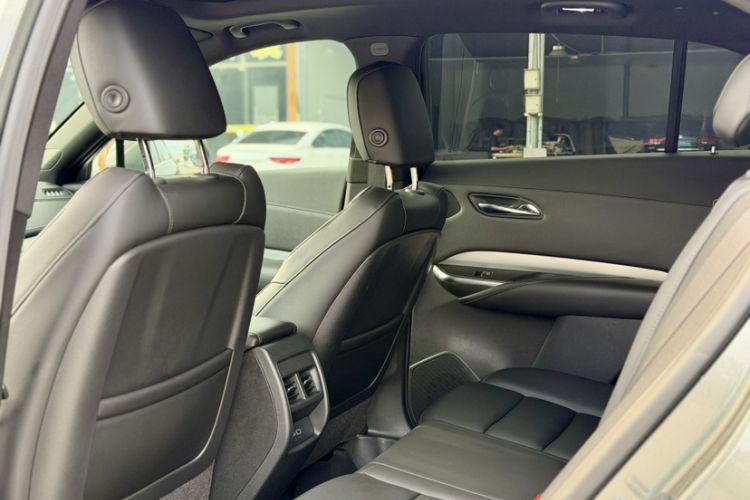 Used Cadillac XT4 2018 28T Two-Wheel Drive Leading Version Interior 3