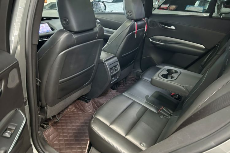 Used Cadillac XT4 2018 28T Two-Wheel Drive Leading Version Interior 3