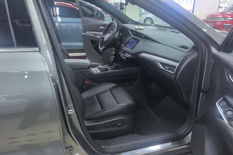 Used Cadillac XT4 2018 28T Two-Wheel Drive Leading Version Interior 4
