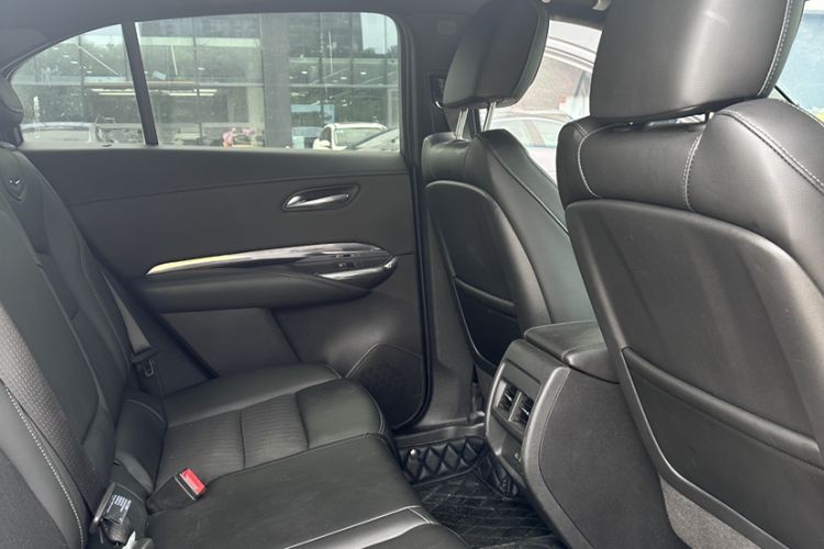 Used Cadillac XT4 2018 28T Two-Wheel Drive Tech Version Interior 5