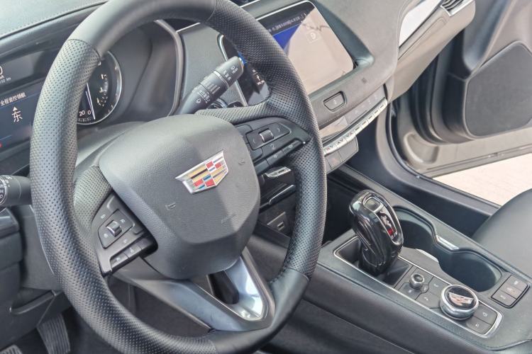 Used Cadillac XT4 2018 28T Two-Wheel Drive Tech Version Interior 5