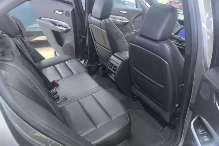 Used Cadillac XT4 2018 28T Two-Wheel Drive Leading Version Interior 6