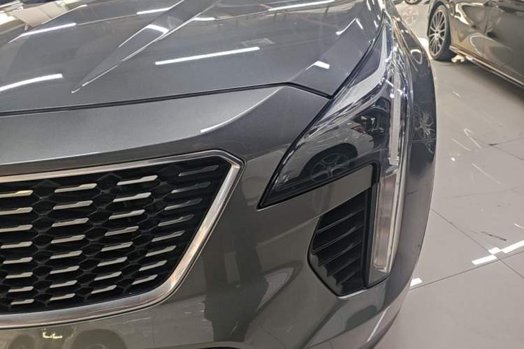 Used Cadillac XT4 2018 28T Two-Wheel Drive Tech Version Left Front Headlight