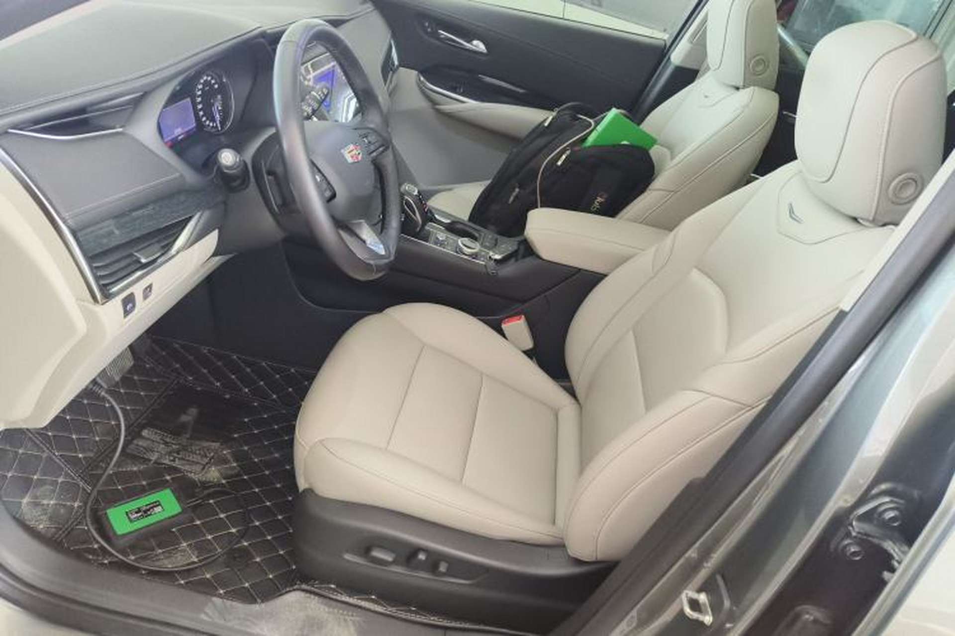 Used Cadillac XT4 2018 28T Two-Wheel-Drive Luxury Model Left Front Seat