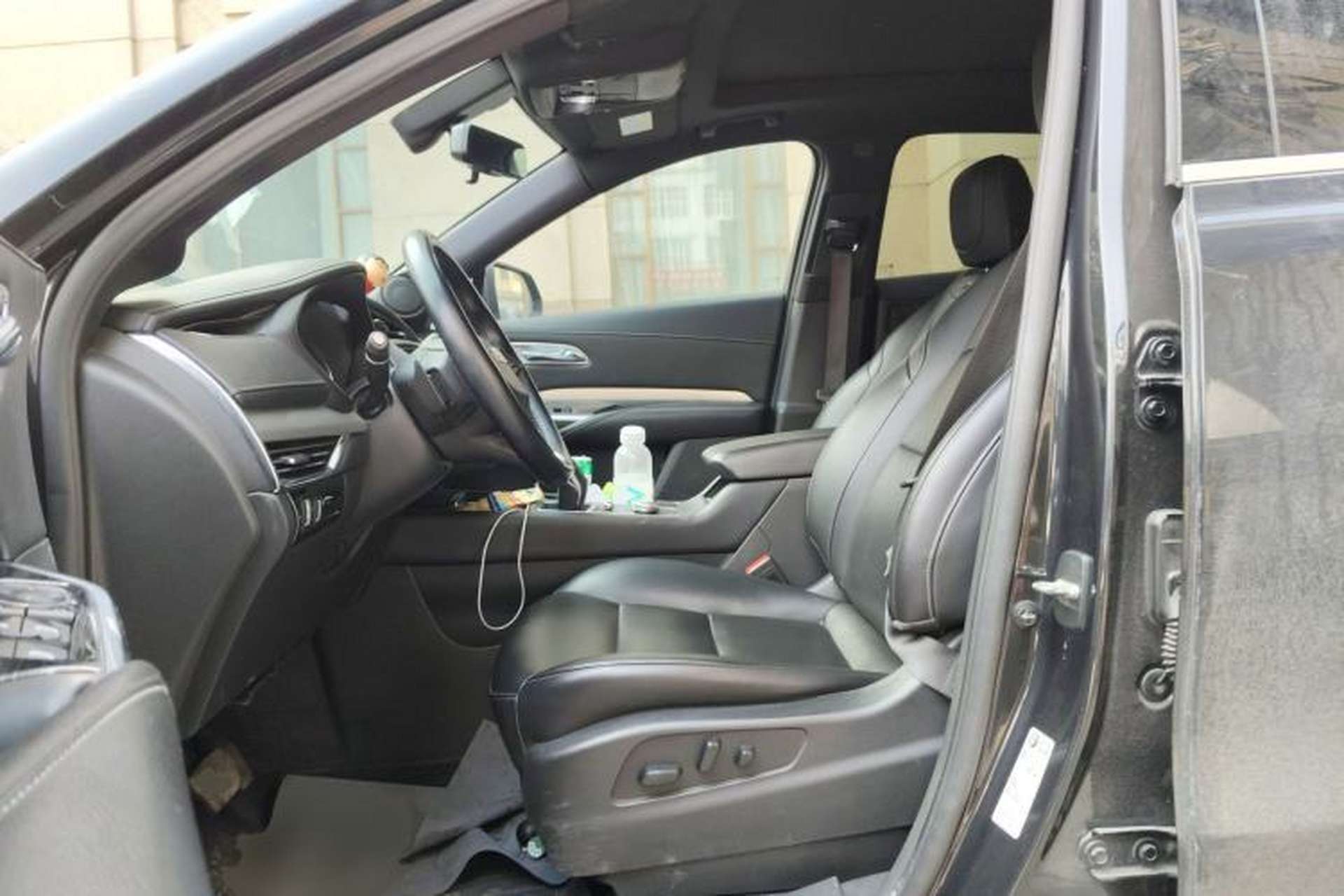 Used Cadillac XT4 2018 28T Two-Wheel-Drive Luxury Model Left Front Seat