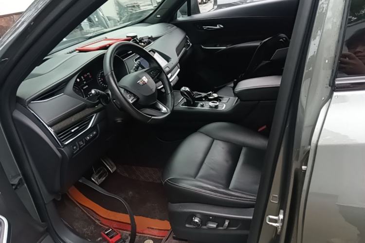 Used Cadillac XT4 2018 28T 4x4 Platinum Sport Edition Left Front Seat