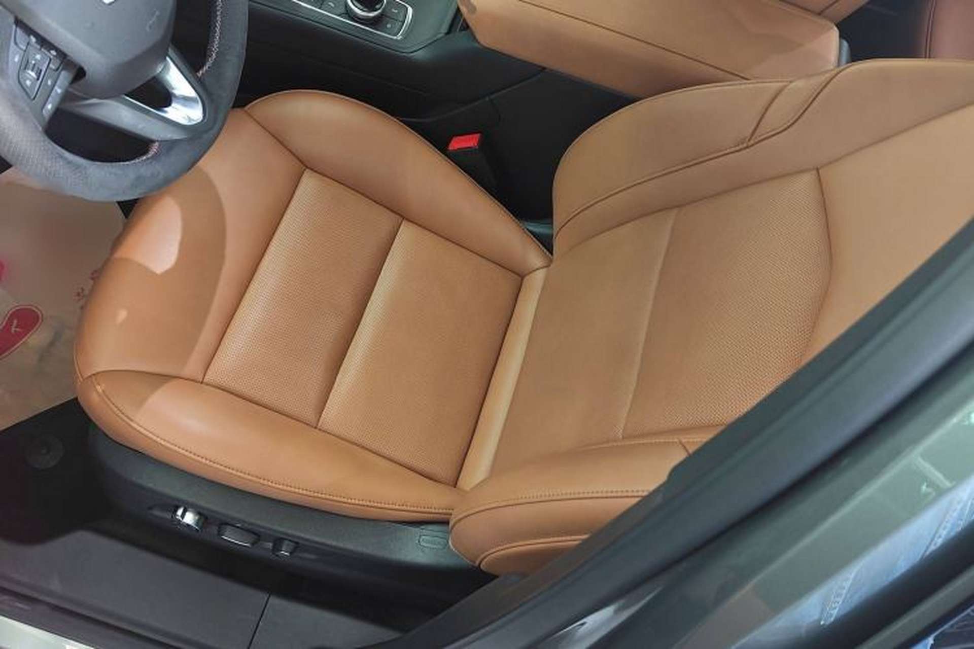 Used Cadillac XT4 2018 28T 4x4 Platinum Edition Left Front Seat