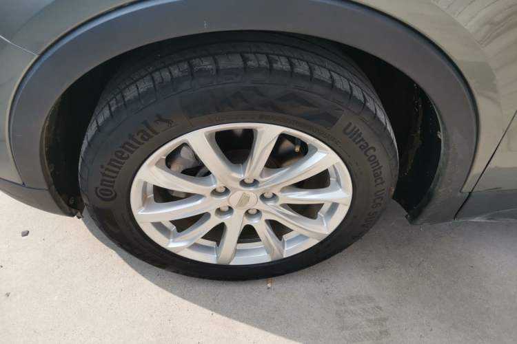 Used Cadillac XT4 2018 28T Two-Wheel Drive Tech Version Left Front Wheel Hub