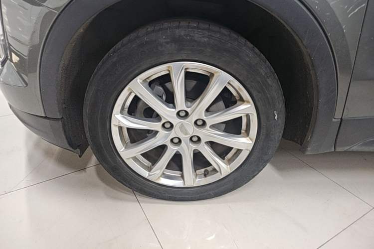Used Cadillac XT4 2018 28T Two-Wheel Drive Tech Version Left Front Wheel Hub
