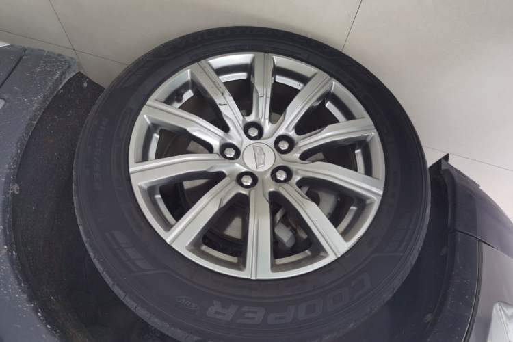 Used Cadillac XT4 2018 28T Two-Wheel Drive Leading Version Left Front Wheel Hub