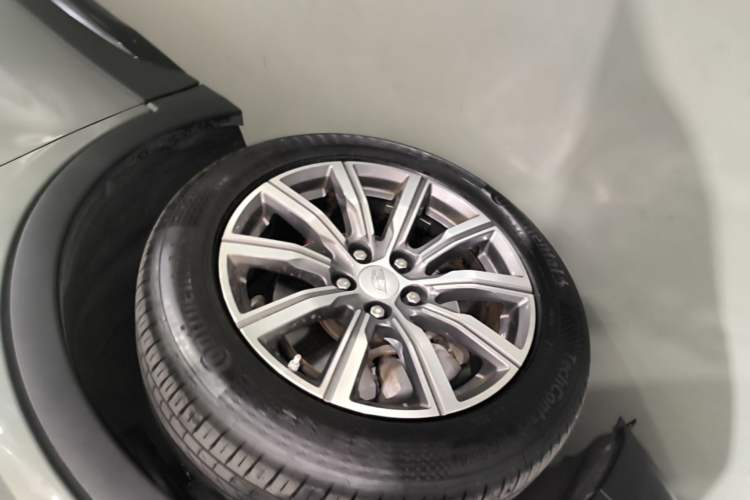 Used Cadillac XT4 2018 28T Two-Wheel Drive Luxury Sport Model Left Front Wheel Hub