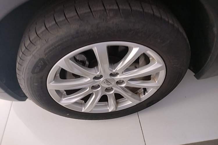Used Cadillac XT4 2018 28T Two-Wheel Drive Tech Version Left Front Wheel Hub