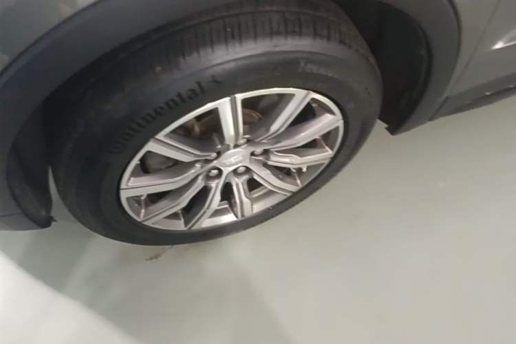 Used Cadillac XT4 2018 28T Two-Wheel Drive Luxury Sport Model Left Front Wheel Hub
