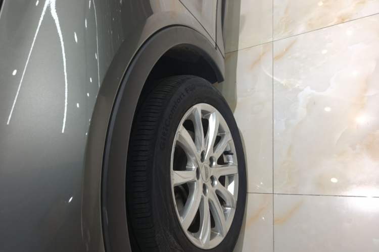 Used Cadillac XT4 2018 28T Two-Wheel Drive Tech Version Left Front Wheel Hub