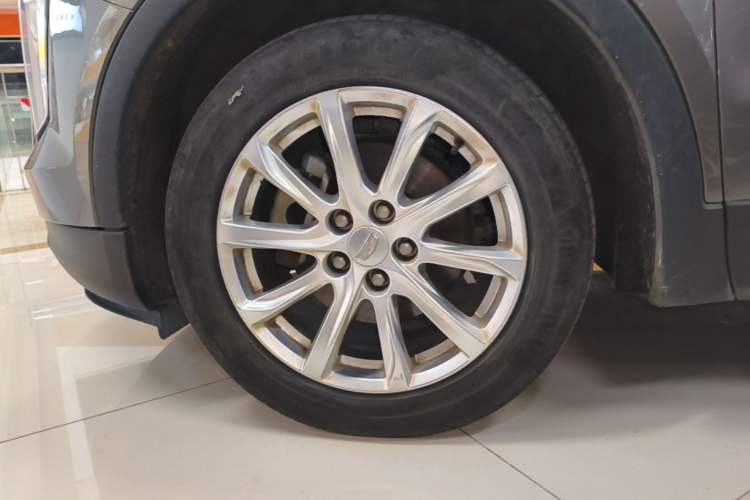 Used Cadillac XT4 2018 28T Two-Wheel Drive Tech Version Left Front Wheel Hub