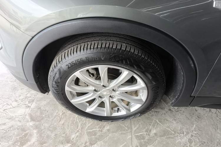 Used Cadillac XT4 2018 28T Two-Wheel Drive Tech Version Left Front Wheel Hub
